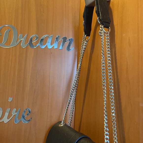 Guess purse - Picture 3 of 7